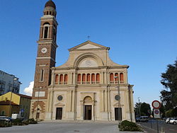 250px-Chiesa_parrocchiale_di_San_Lorenzo