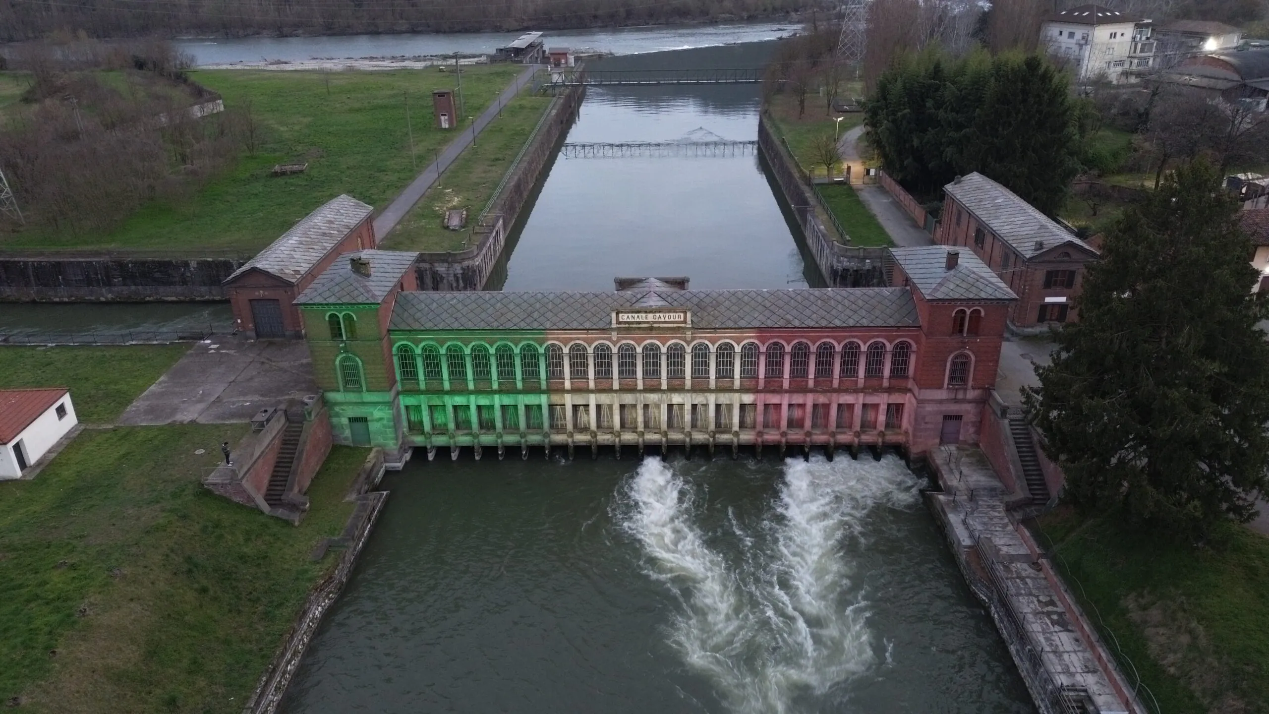 Acqua tricolore